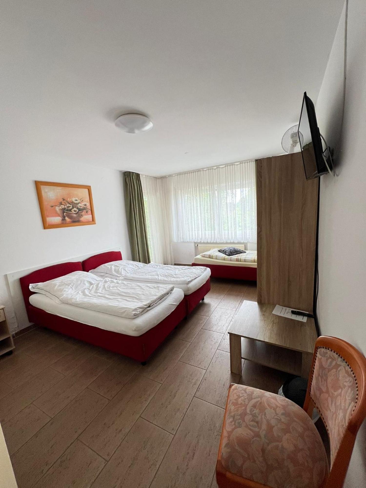 Hotel Restaurant Neffelthal Керпен Екстериор снимка